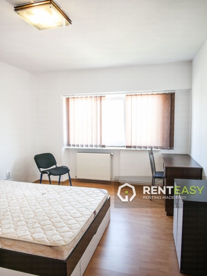 Inchiriere apartament cu 3 camere decomandat situat pe Bulevardul Independentei langa UMF