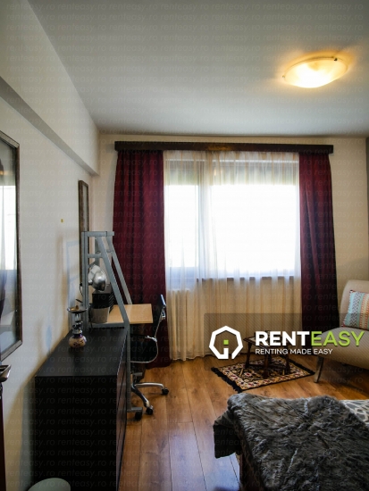 Apartament cu 3 camere de inchiriat situat in Piata Unirii
