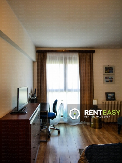 Apartament cu 3 camere de inchiriat situat in Piata Unirii