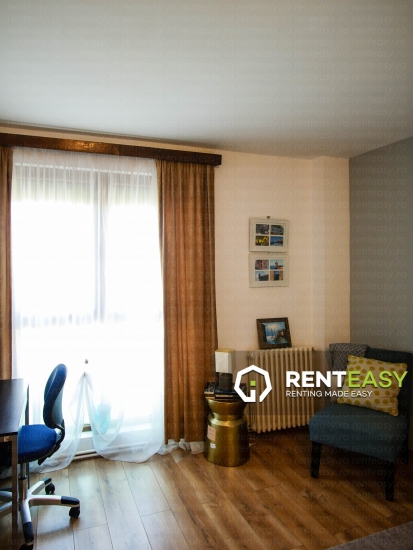 Apartament cu 3 camere de inchiriat situat in Piata Unirii