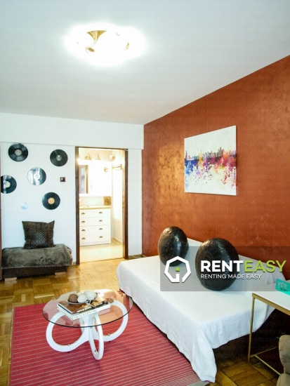Apartament cu 3 camere de inchiriat situat in Piata Unirii