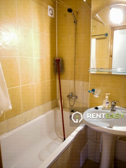Apartament cu 2 camere decomandat de inchiriat situat in Iasi - Hala Centrala