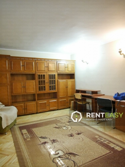 Apartament cu 3 camere de inchiriat situat in zona Targu Cucu