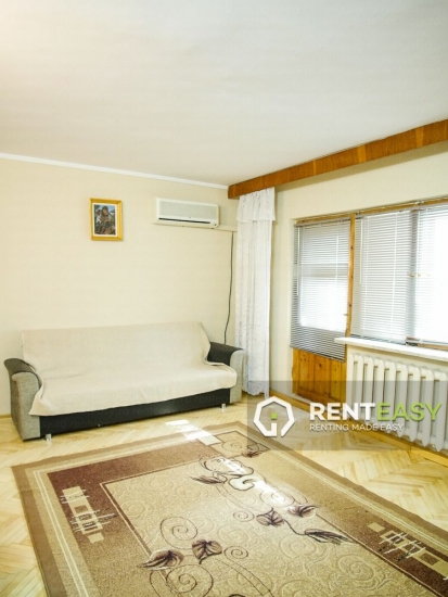 Apartament cu 3 camere de inchiriat situat in zona Targu Cucu