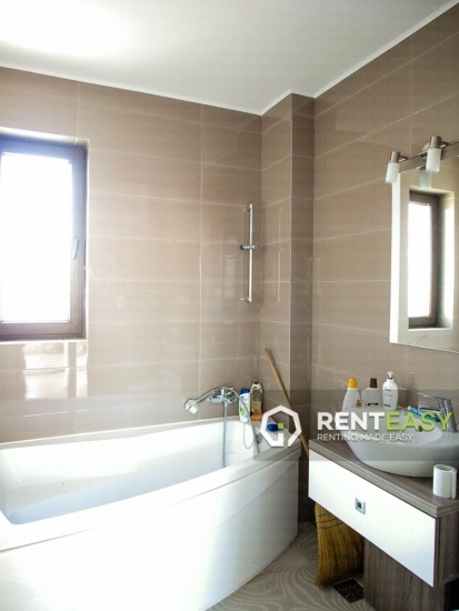 Apartament cu 2 camere de inchiriat in zona Centrala - bloc nou