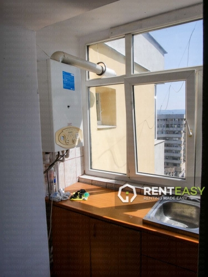Apartament cu 3 camere de inchiriat in zona Moldova Mall