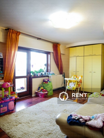 Apartament cu 4 camere de inchiriat pe Sf. Lazar