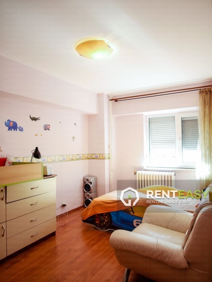 Apartament cu 4 camere de inchiriat pe Sf. Lazar