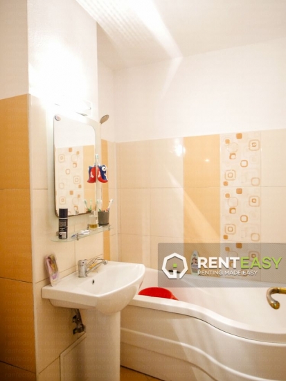 Apartament cu 3 camere decomandat de inchiriat in zona Targu Cucu