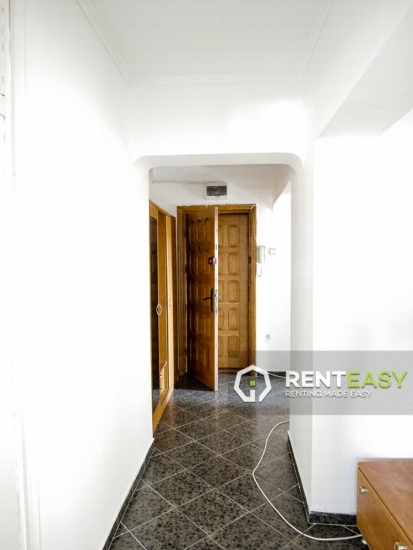 Apartament cu 3 camere de inchiriat situat in zona Hala Centrala