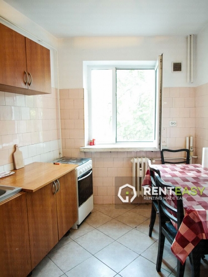 Apartament cu 4 camere de inchiriat situat in zona Podu Ros