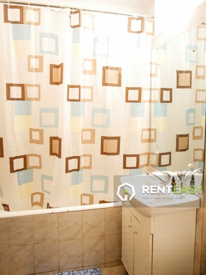 Apartament cu 4 camere de inchiriat situat in zona Podu Ros