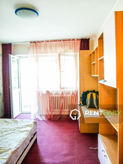 Apartament cu 4 camere de inchiriat situat in zona Podu Ros