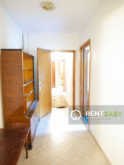 Apartament cu 4 camere de inchiriat situat in zona Podu Ros
