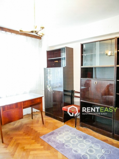 Apartament cu 3 camere de inchiriat situat in zona Hala Centrala