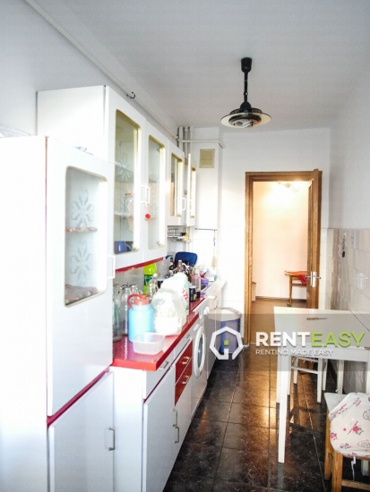 Apartament cu 3 camere pentru inchiriat in zona Moldova Mall