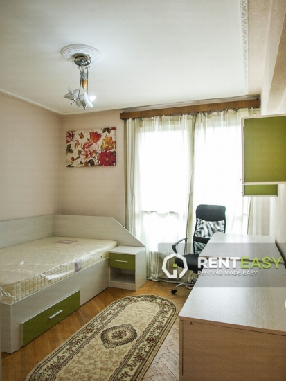 Apartament cu 3 camere de inchiriat situat in Piata Unirii