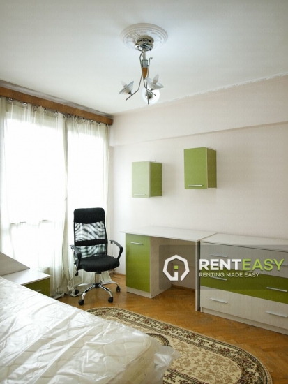 Apartament cu 3 camere de inchiriat situat in Piata Unirii
