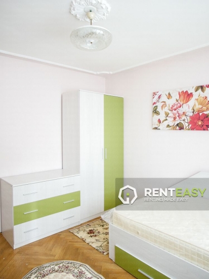 Apartament cu 3 camere de inchiriat situat in Piata Unirii