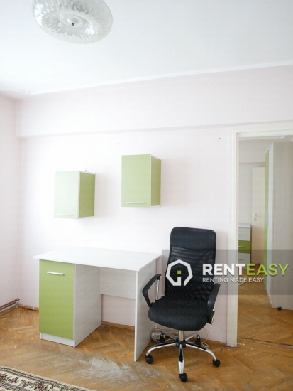 Apartament cu 3 camere de inchiriat situat in Piata Unirii