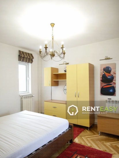 Apartament cu 3 camere de inchiriat situat pe Bulevardul Independentei 