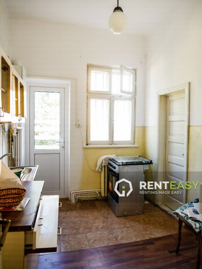 Apartament spatios cu 2 camere de inchiriat in zona Centrala