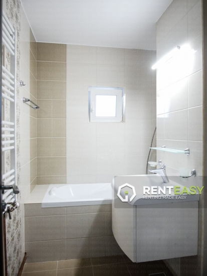 Prima inchiriere! Apartament cu 3 camere de inchiriat situat in zona Podul de Fier