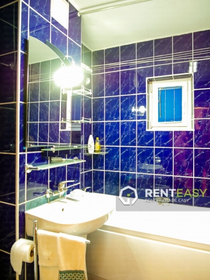 Apartament cu 3 camere de inchiriat situat in zona Podul de Fier