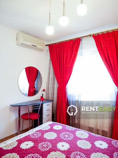 Apartament cu 3 camere de inchiriat situat in zona Podul de Fier