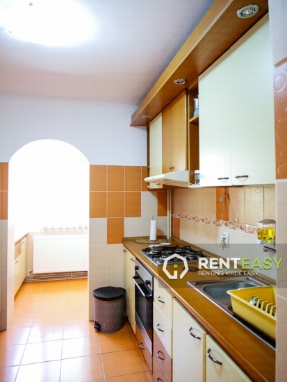 Apartament cu 3 camere de inchiriat situat in zona Podul de Fier