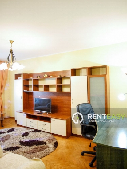 Apartament cu 3 camere de inchiriat situat in zona Podul de Fier