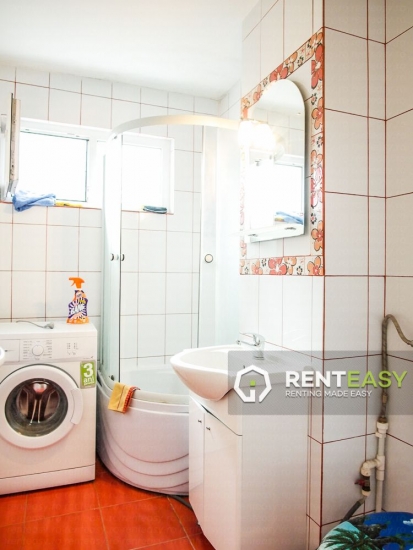 Apartament cu 2 camere decomandat situat in Podu Ros