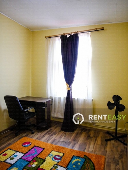 Vila cu 3 camere de inchiriat in zona Sararie