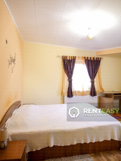 Vila cu 3 camere de inchiriat in zona Sararie