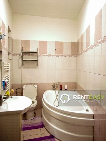 Vila cu 3 camere de inchiriat in zona Sararie