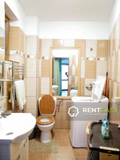 Vila cu 3 camere de inchiriat in zona Sararie