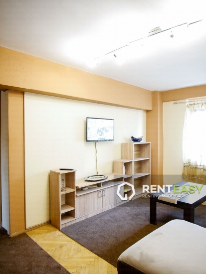 Apartament cu 4 camere de inchiriat pe Bulevardul Independentei