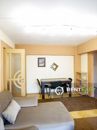 Apartament cu 4 camere de inchiriat pe Bulevardul Independentei