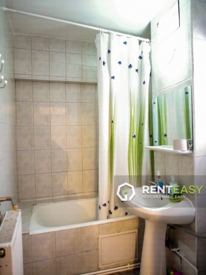 Apartament cu 3 camere decomandat situat in zona Moldova Mall