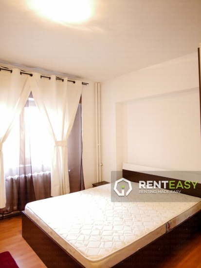 Apartament cu 3 camere decomandat situat in zona Moldova Mall
