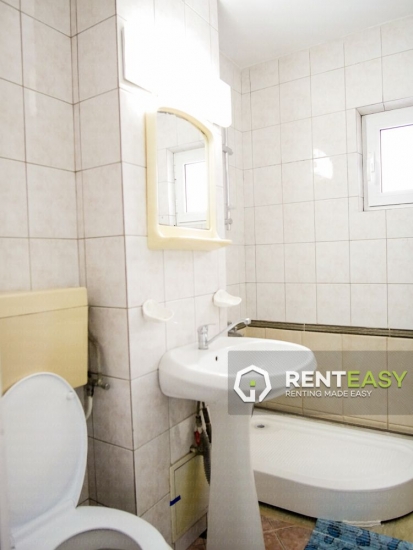 De Inchiriat! Apartament cu 2 camere in Podul de Fier