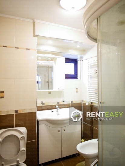 Apartament spatios cu 3 camere de inchiriat situat pe Independentei