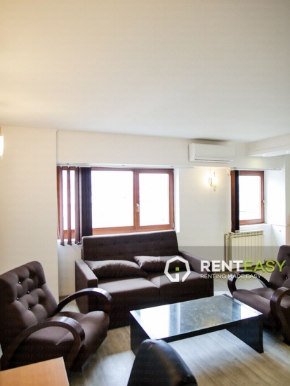 Apartament spatios cu 3 camere de inchiriat situat pe Independentei