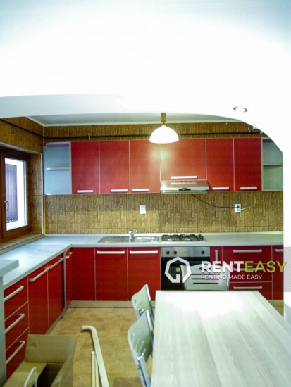 Apartament spatios cu 3 camere de inchiriat situat pe Independentei