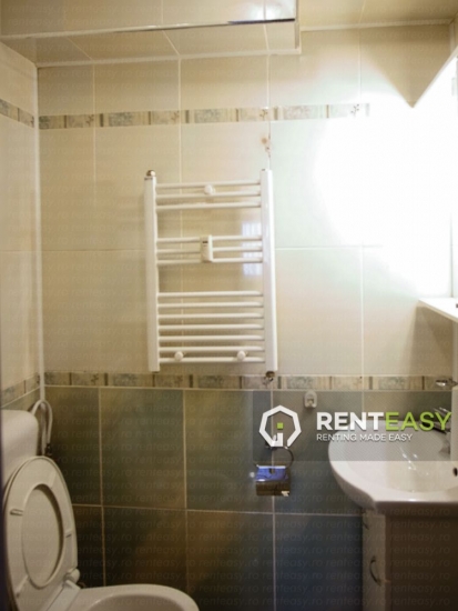 Apartament spatios cu 3 camere de inchiriat situat pe Independentei