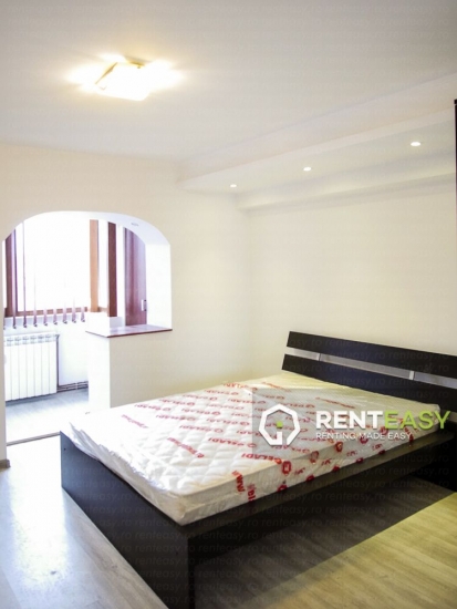Apartament spatios cu 3 camere de inchiriat situat pe Independentei