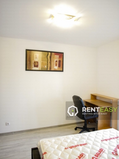 Apartament spatios cu 3 camere de inchiriat situat pe Independentei