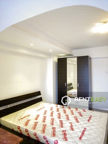Apartament spatios cu 3 camere de inchiriat situat pe Independentei