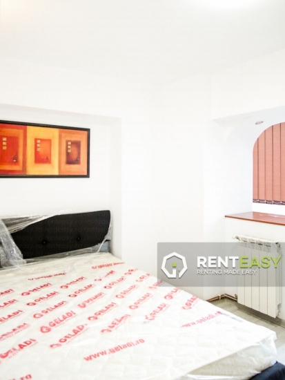 Apartament spatios cu 3 camere de inchiriat situat pe Independentei