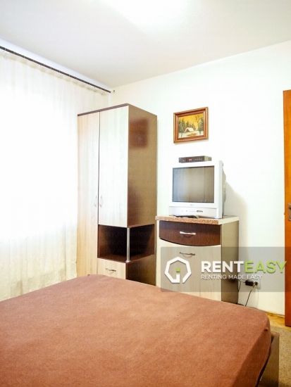 De inchiriat! Apartament cu 2 camere in zona Pod de Fier